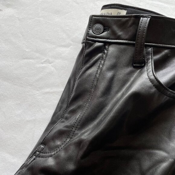 NEW Women’s / Teen’s Abercrombie & Fitch Black Faux Leather Pants size 29 Long - Picture 3 of 11